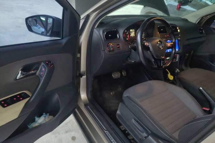 Used Volkswagen Polo 2014 1.6L Cross Polo Automatic Driver Seat