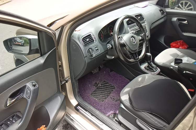 Used Volkswagen Polo 2014 1.6L Cross Polo Automatic Driver Seat