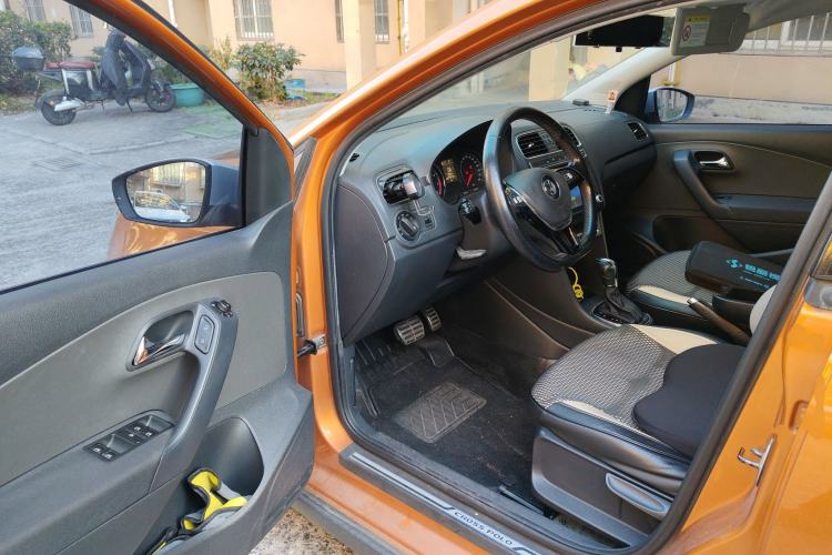 Used Volkswagen Polo 2014 1.6L Cross Polo Automatic Driver Seat