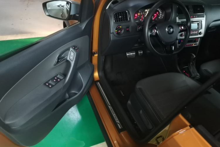 Used Volkswagen Polo 2014 1.6L Cross Polo Automatic Driver Seat