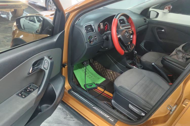 Used Volkswagen Polo 2014 1.6L Cross Polo Automatic Driver Seat
