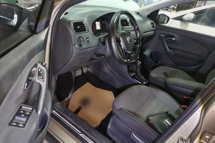 Used Volkswagen Polo 2014 1.6L Cross Polo Automatic Driver Seat