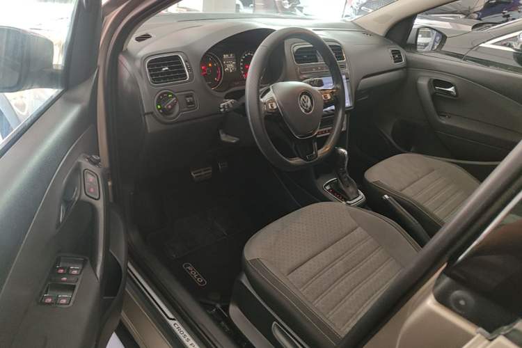 Used Volkswagen Polo 2014 1.6L Cross Polo Automatic Driver Seat