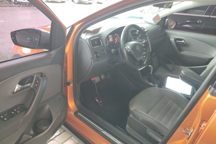 Used Volkswagen Polo 2014 1.6L Cross Polo Automatic Driver Seat