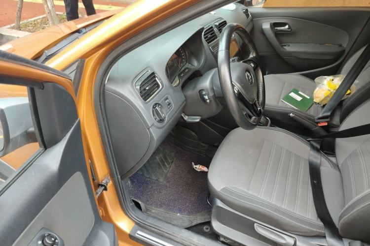 Used Volkswagen Polo 2014 1.6L Cross Polo Automatic Driver Seat