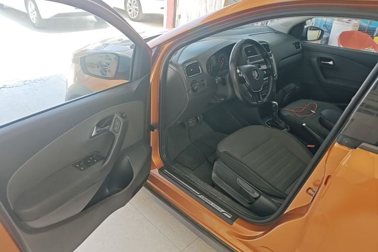Used Volkswagen Polo 2014 1.6L Cross Polo Automatic Driver Seat