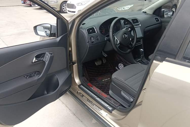 Used Volkswagen Polo 2014 1.6L Cross Polo Automatic Driver Seat