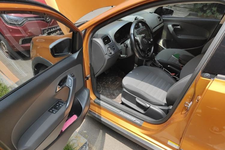 Used Volkswagen Polo 2014 1.6L Cross Polo Automatic Driver Seat