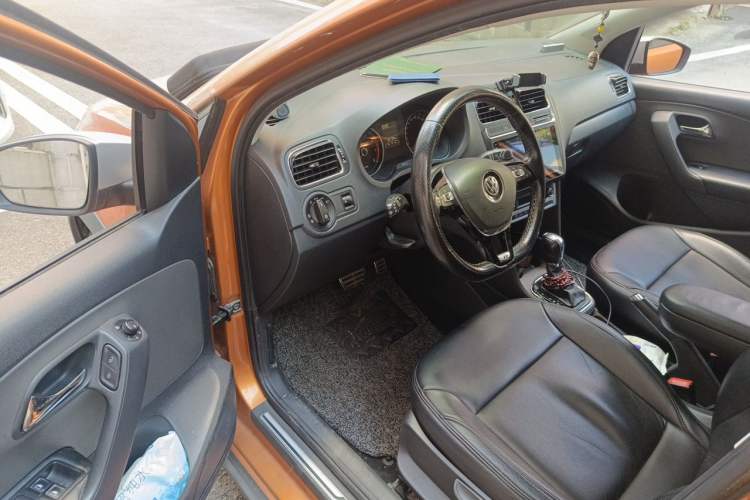 Used Volkswagen Polo 2014 1.6L Cross Polo Automatic Driver Seat