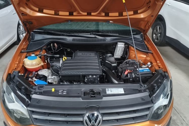 Used Volkswagen Polo 2014 1.6L Cross Polo Automatic Engine Bay