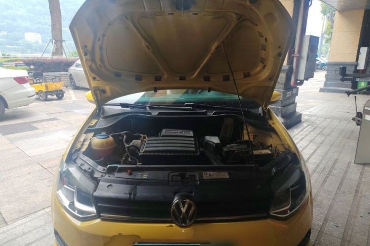 Used Volkswagen Polo 2014 1.6L Automatic Comfort Edition Engine Bay