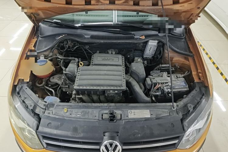 Used Volkswagen Polo 2014 1.6L Automatic Luxury Edition Engine Bay