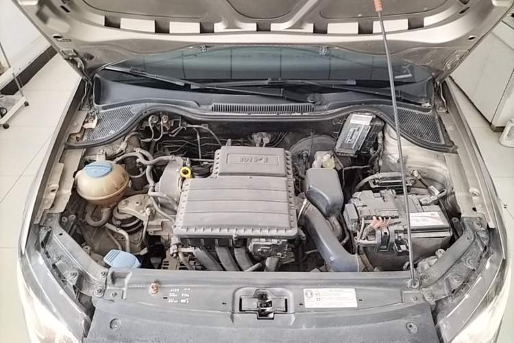 Used Volkswagen Polo 2014 1.6L Cross Polo Automatic Engine Bay