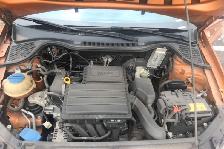 Used Volkswagen Polo 2014 1.6L Cross Polo Automatic Engine Bay