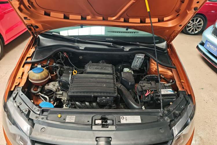 Used Volkswagen Polo 2014 1.6L Cross Polo Automatic Engine Bay