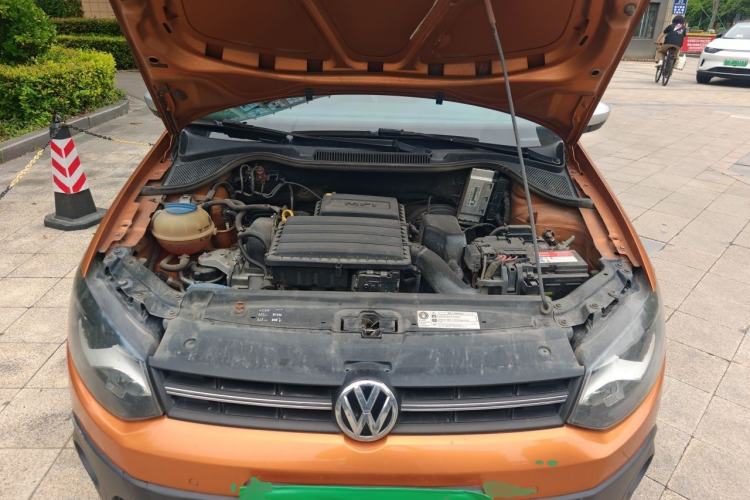 Used Volkswagen Polo 2014 1.6L Cross Polo Automatic Engine Bay