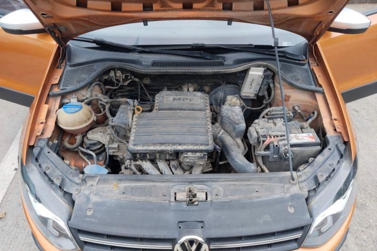 Used Volkswagen Polo 2014 1.6L Cross Polo Automatic Engine Bay