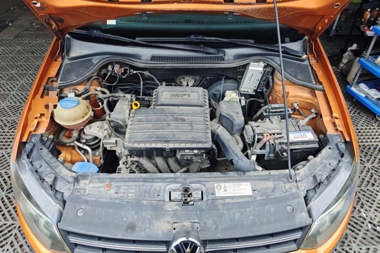 Used Volkswagen Polo 2014 1.6L Cross Polo Automatic Engine Bay