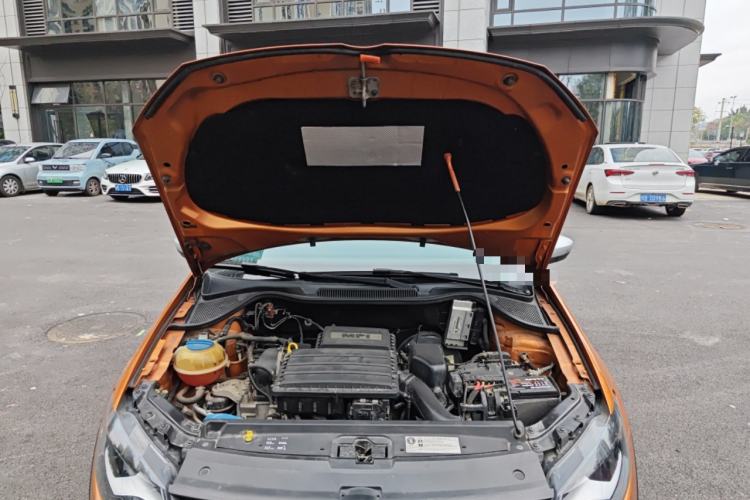 Used Volkswagen Polo 2014 1.6L Cross Polo Automatic Engine Bay