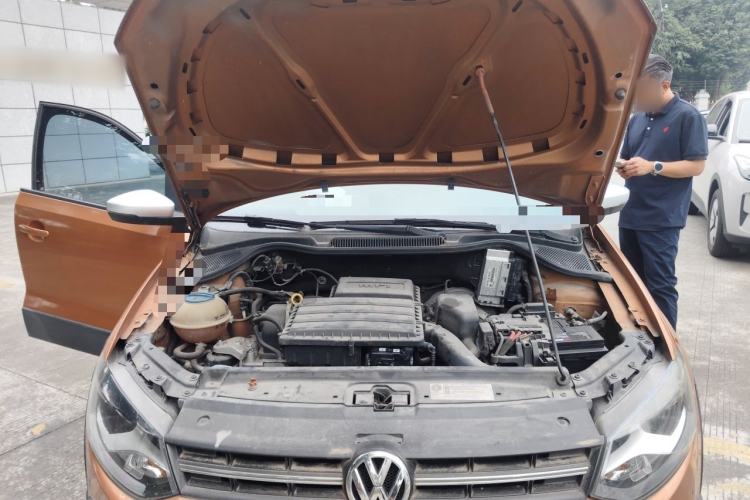 Used Volkswagen Polo 2014 1.6L Cross Polo Automatic Engine Bay