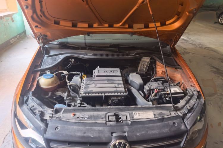 Used Volkswagen Polo 2014 1.6L Cross Polo Automatic Engine Bay
