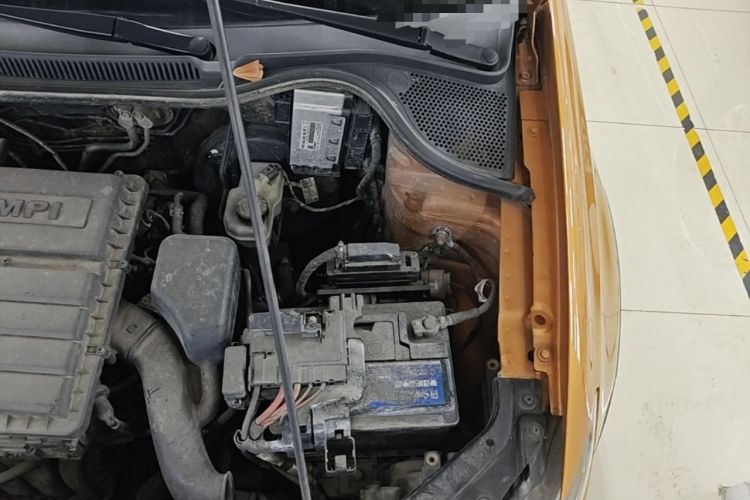 Used Volkswagen Polo 2014 1.6L Automatic Luxury Edition Engine Bay Left