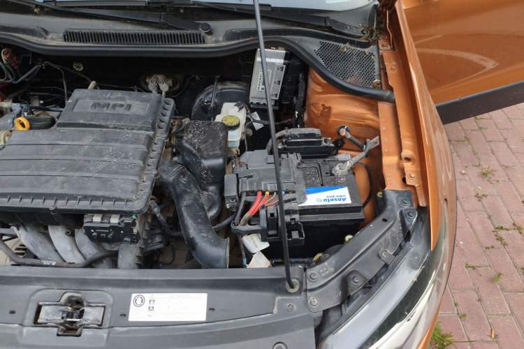 Used Volkswagen Polo 2014 1.6L Cross Polo Automatic Engine Bay Left