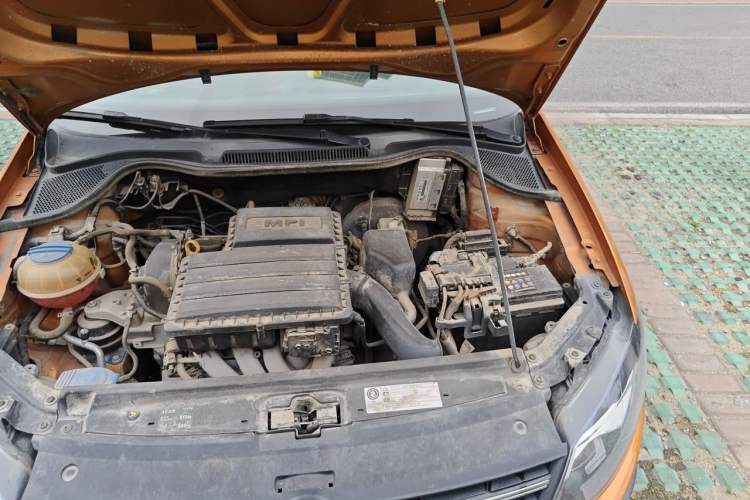 Used Volkswagen Polo 2014 1.6L Cross Polo Automatic Engine Bay Left