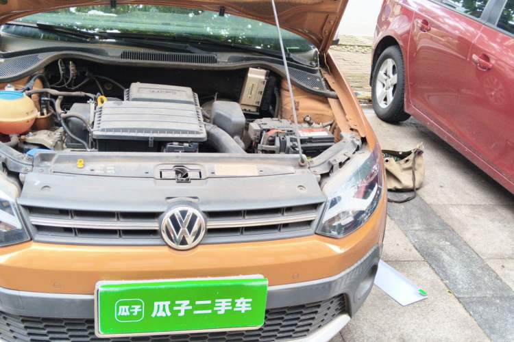 Used Volkswagen Polo 2014 1.6L Cross Polo Manual Engine Bay Left