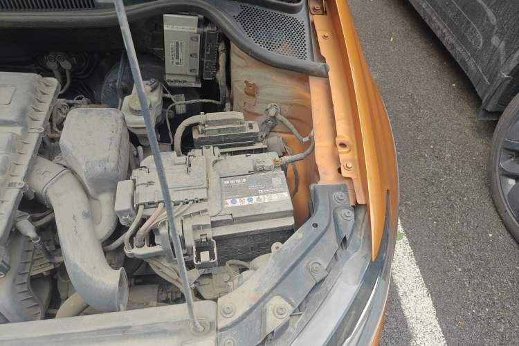 Used Volkswagen Polo 2014 1.6L Cross Polo Automatic Engine Bay Left