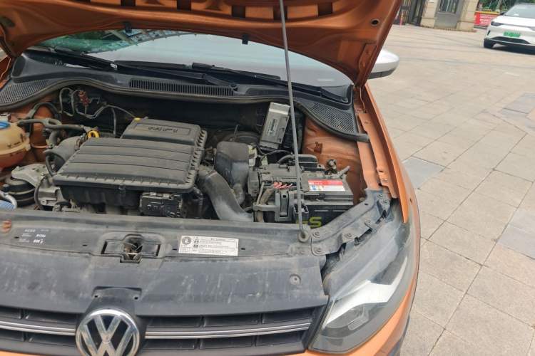 Used Volkswagen Polo 2014 1.6L Cross Polo Automatic Engine Bay Left
