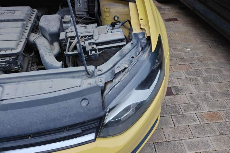 Used Volkswagen Polo 2014 1.4L Manual Fashion Edition Engine Bay Left