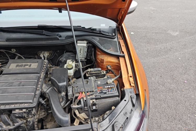 Used Volkswagen Polo 2014 1.6L Cross Polo Automatic Engine Bay Left