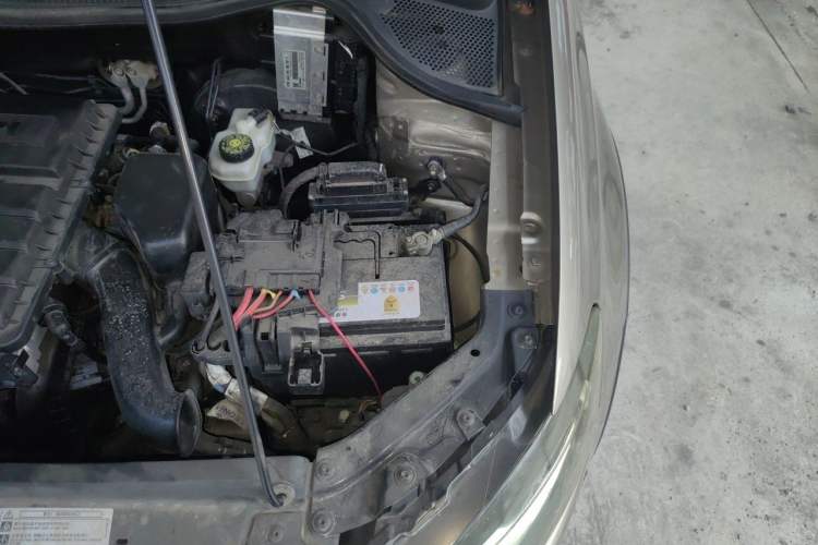 Used Volkswagen Polo 2014 1.6L Cross Polo Automatic Engine Bay Left