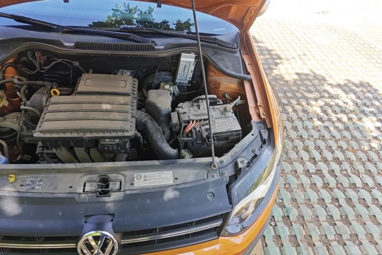 Used Volkswagen Polo 2014 1.6L Cross Polo Automatic Engine Bay Left