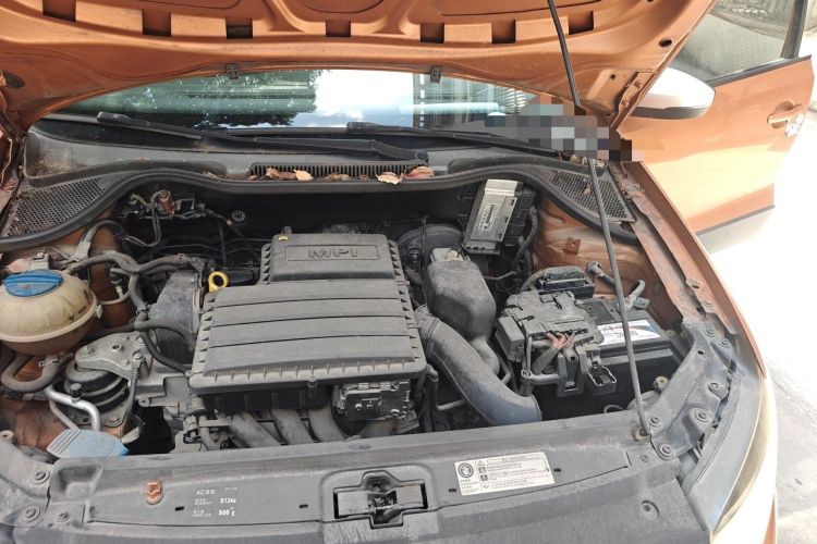 Used Volkswagen Polo 2014 1.6L Cross Polo Automatic Engine Bay Left