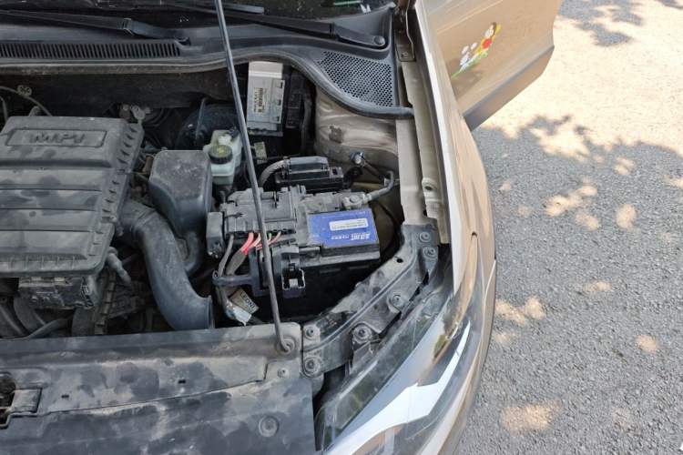 Used Volkswagen Polo 2014 1.6L Cross Polo Automatic Engine Bay Left