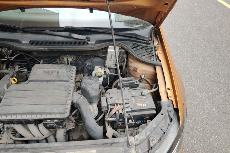 Used Volkswagen Polo 2014 1.6L Cross Polo Automatic Engine Bay Left