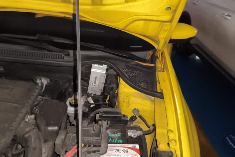 Used Volkswagen Polo 2014 1.6L Automatic 30th Anniversary Edition Engine Bay Left