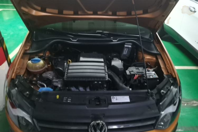 Used Volkswagen Polo 2014 1.6L Cross Polo Automatic Engine Bay