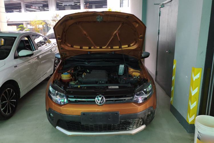 Used Volkswagen Polo 2014 1.6L Cross Polo Automatic Engine Bay