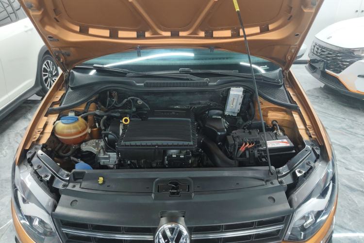 Used Volkswagen Polo 2014 1.6L Cross Polo Automatic Engine Bay