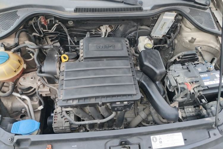 Used Volkswagen Polo 2014 1.6L Cross Polo Automatic Engine Bay