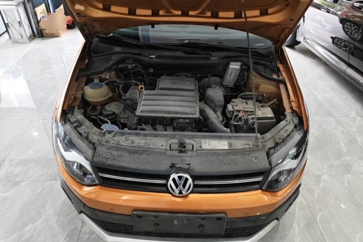 Used Volkswagen Polo 2014 1.6L Cross Polo Automatic Engine Bay