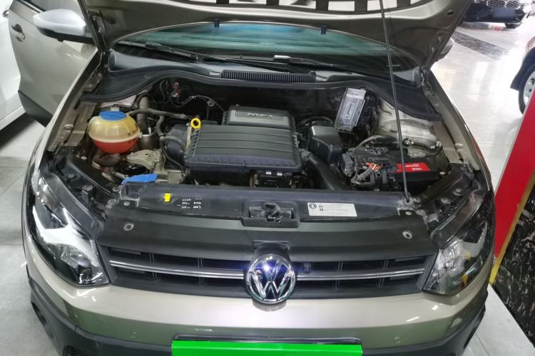 Used Volkswagen Polo 2014 1.6L Cross Polo Automatic Engine Bay