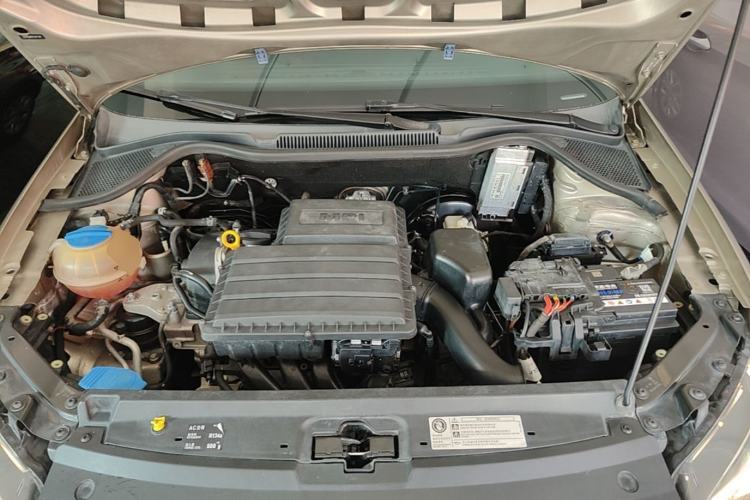 Used Volkswagen Polo 2014 1.6L Cross Polo Automatic Engine Bay
