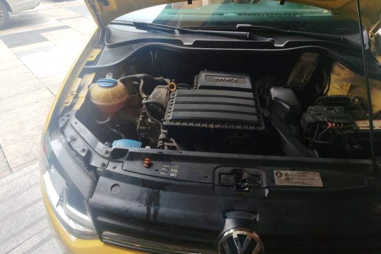 Used Volkswagen Polo 2014 1.6L Automatic Comfort Edition Engine Bay Right