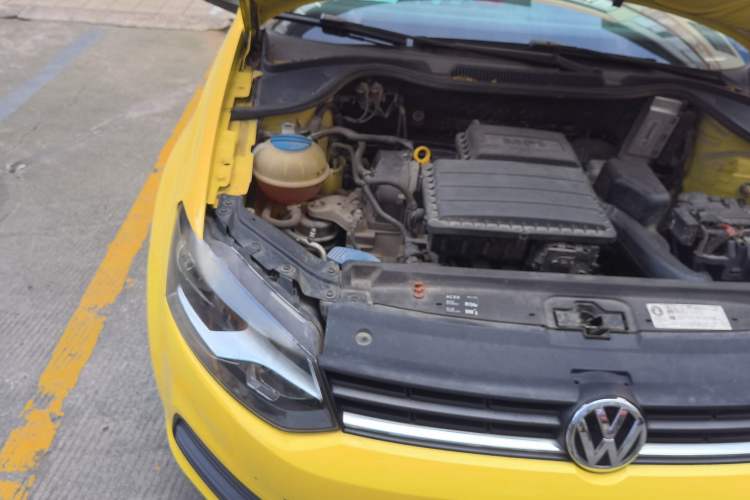 Used Volkswagen Polo 2014 1.4L Manual Fashion Edition Engine Bay Right