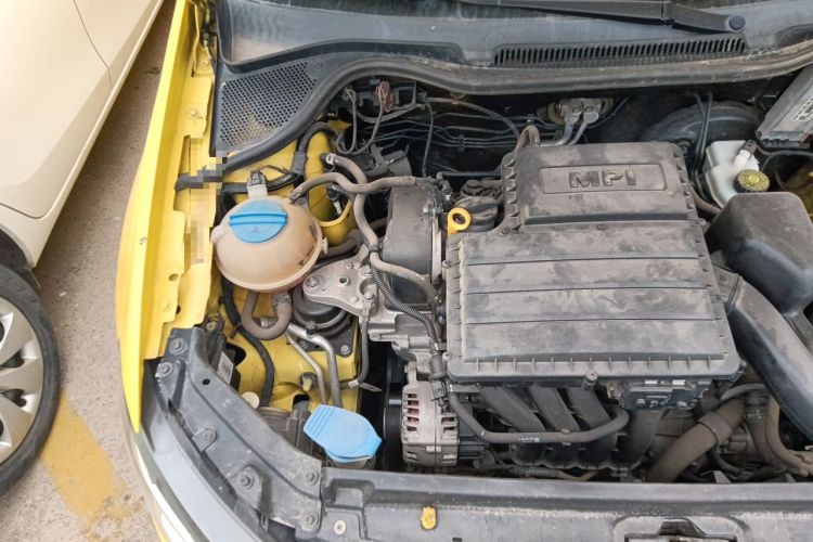 Used Volkswagen Polo 2014 1.6L Automatic Luxury Edition Engine Bay Right