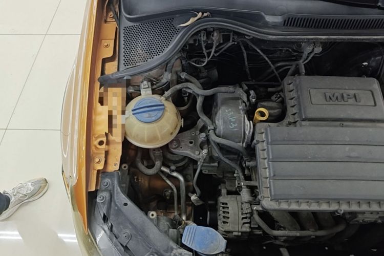 Used Volkswagen Polo 2014 1.6L Automatic Luxury Edition Engine Bay Right